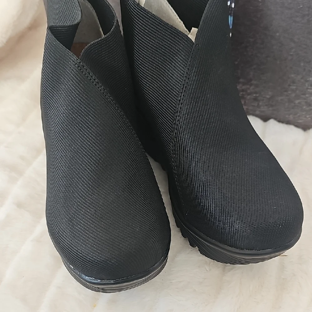 bernie mev. Elegant Black Wedge Shoes